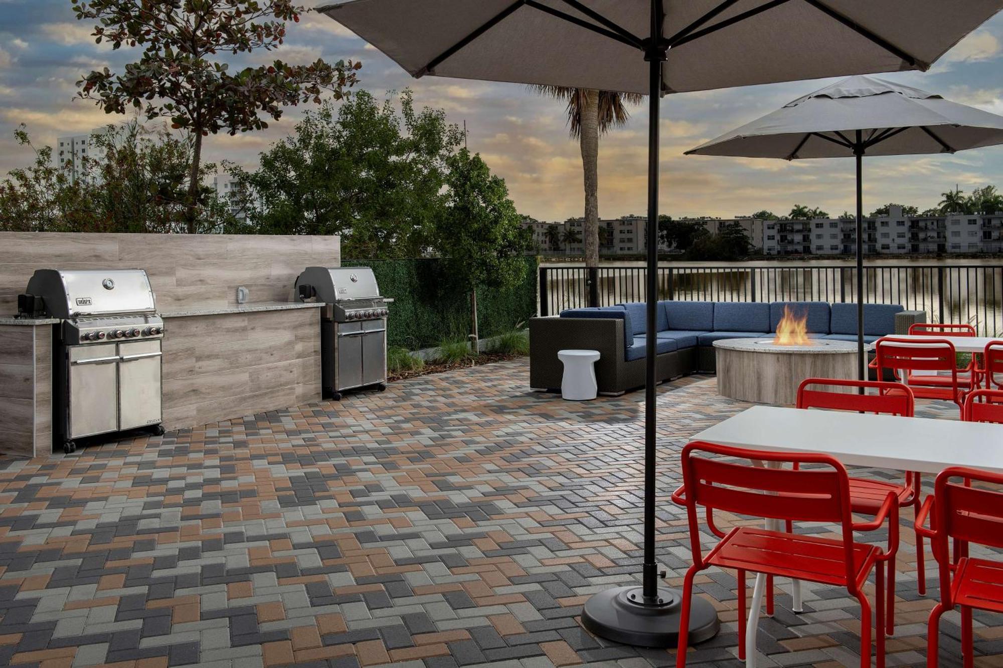 Hotel Tru By Hilton Miami Airport South Blue Lagoon, Fl